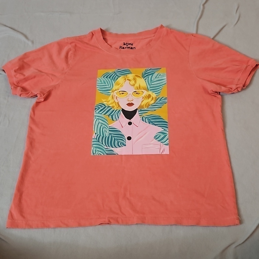 Bijou Karman Women's  Sunglasses Graphic T-Shirt - Size 2X Pre-owned